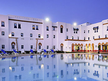 Отель Ibis Moussafir Essaouira, бассейн и здание отеля