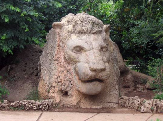 Каменный лев - визитная карточка курорта Ифран