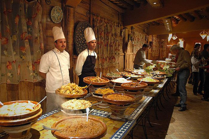 Питание в отеле, расположенном в пустыне Сахара